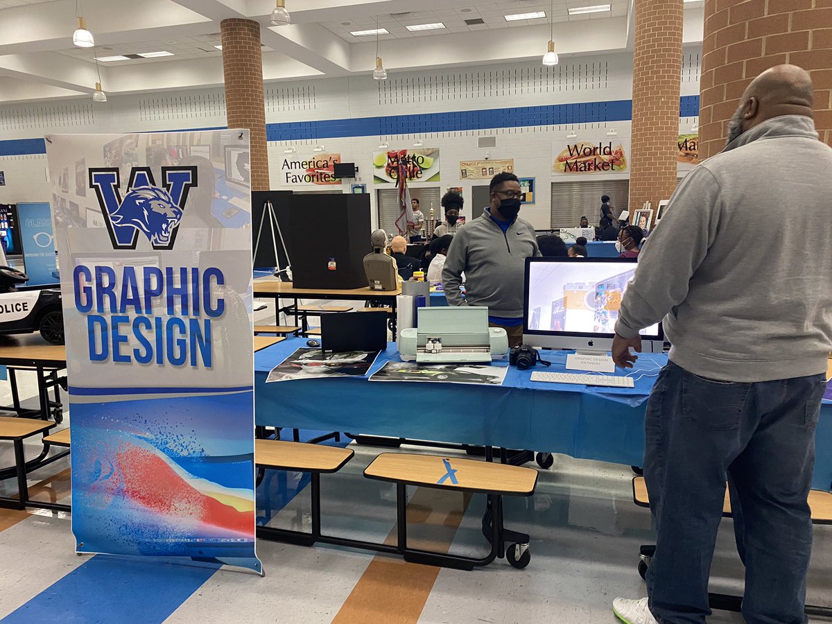 DrTALarry's tweet photo. What a great turnout! I was elated to meet our enthusiastic RISING 9th graders and their parents. Excited on what’s to come….Soooo much #LionPRIDE and a feeling of #ONEwestlake WE WELCOME YOU CLASS OF 2026!!💙💪🏾💙 #WHSelectivenight2022 #Rising9thgraders #WHSclassof2026 https://t.co/3ODQpQ4Je8