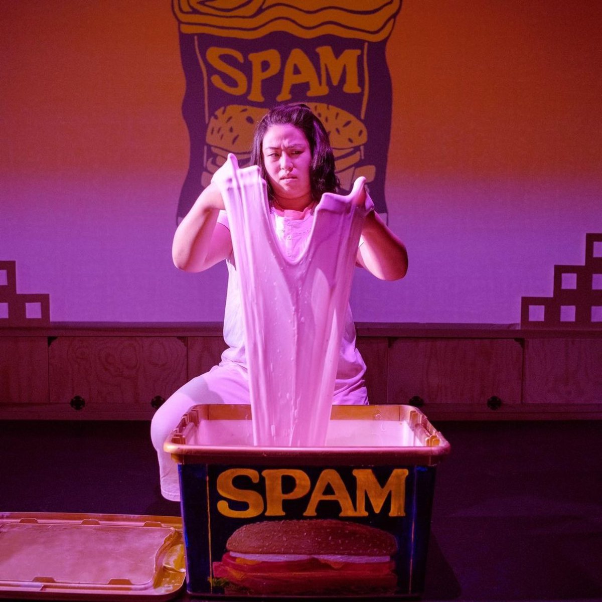DanielKIsaac's tweet photo. NYC! Go see @jaimesunwoo’s show about SPAM: “Specially Processed American Me” @DixonPlace until Feb. 19th. It’s got amazing shadow puppetry, hilarious original music, incredible projections, &amp; autobiography both poetic and absurd. (&amp; the best prop food I’ve Ever seen onstage!) https://t.co/WfkQKoZ3CS