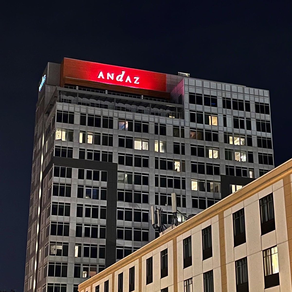 HeartFDN's tweet photo. @andazottawa is shining red this month in support of the @HeartFDN to help raise awareness for heart health.❤️
February is heart month in #Ottawa and all donations made to the @HeartFDN will be matched by our amazing community sponsors.
#LightTheTownRed #givewithheart https://t.co/u2nEDOv3v0