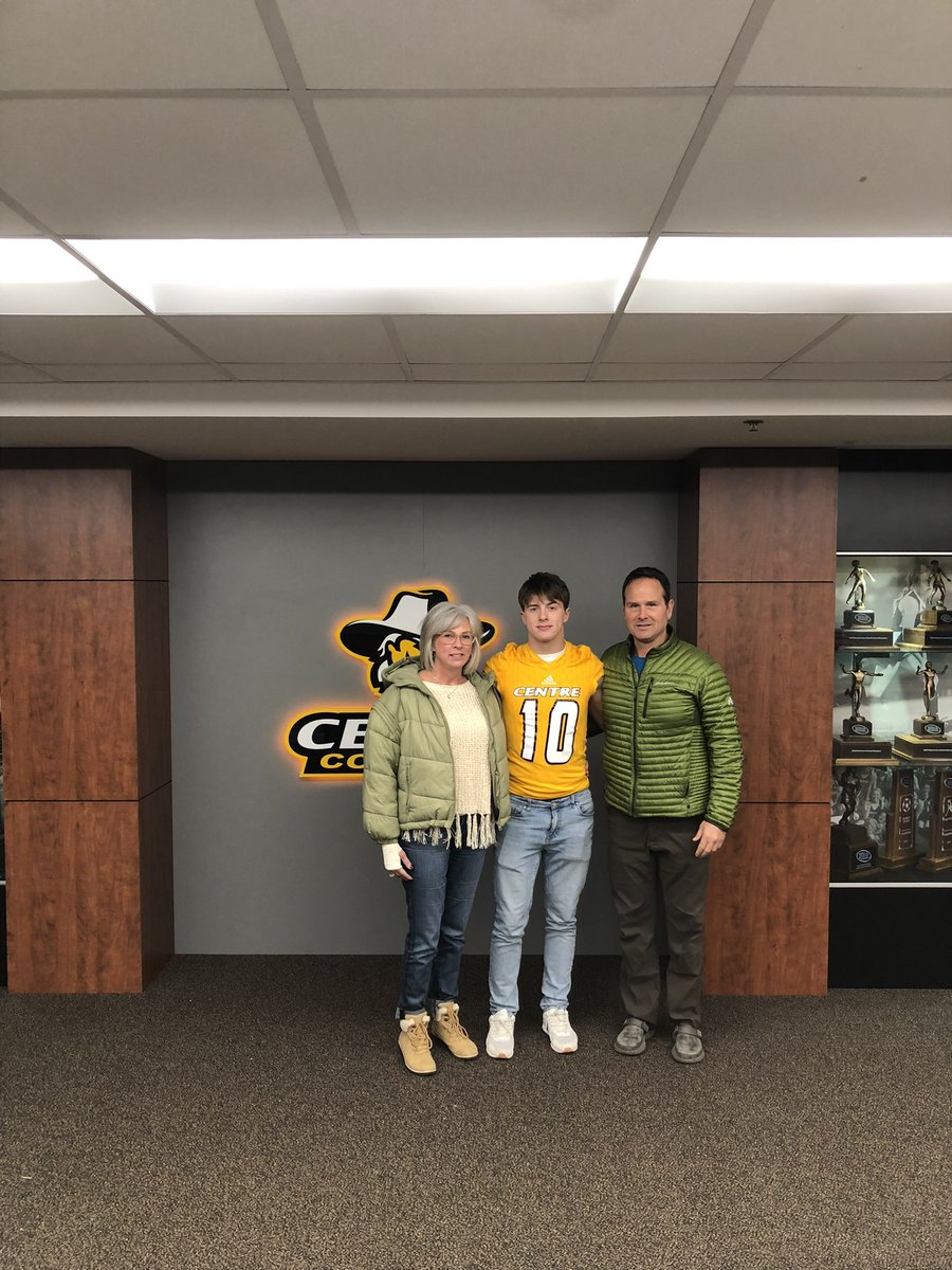 Extremely blessed to say I am committed to play football at Centre College. I would like to thank my family, coaches, and all the teammates who helped me get here. Roll kerns @FootballBga @JonasRodriguez @CentreFootball @devinbice88