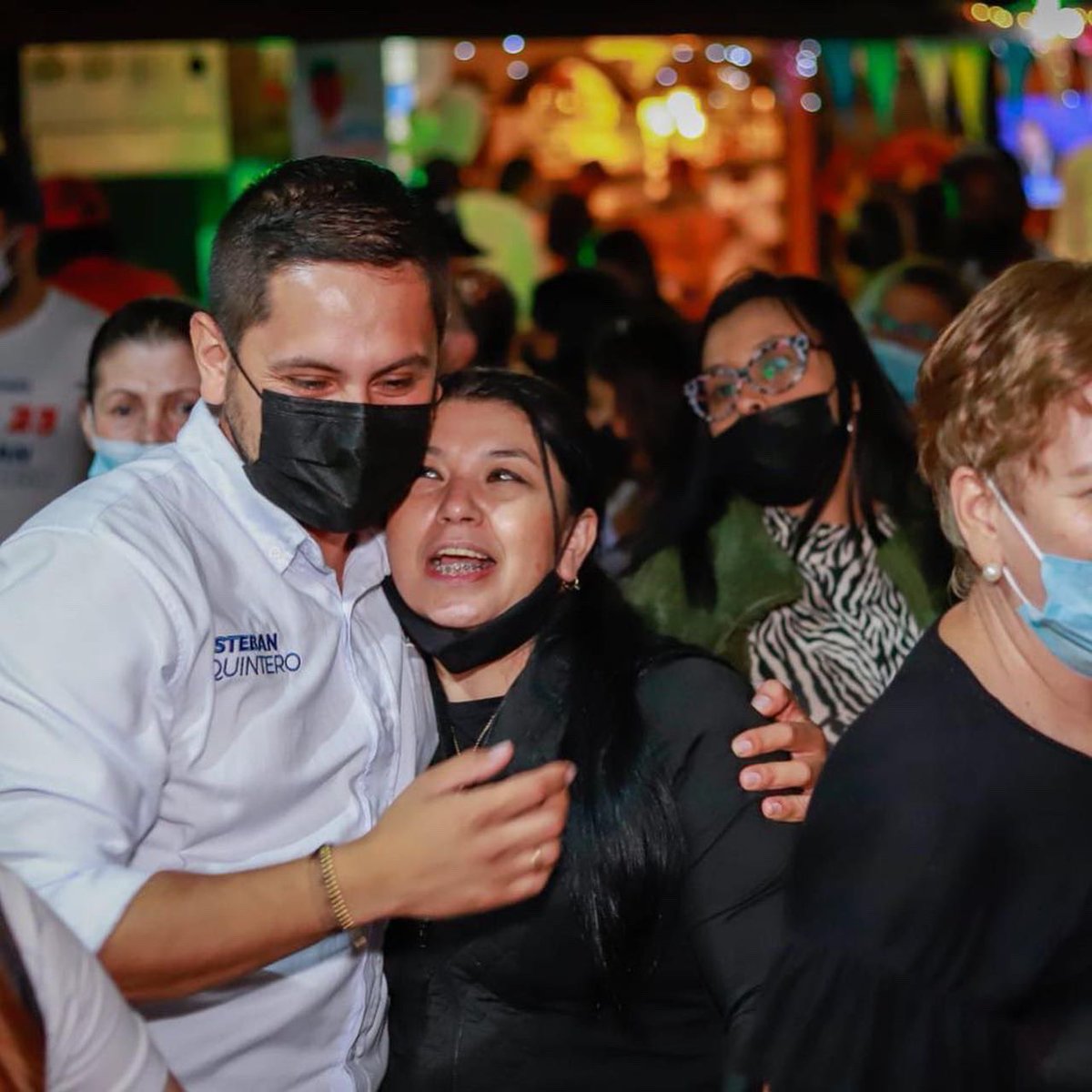 estebanquincar's tweet photo. #Envigado| Finalizamos el día con una productiva reunión con nuestros amigos de Envigado. Gracias inmensas a nuestra concejal y gran amiga @SaraRinconRuiz por permitirnos llegar a sus amigos con este sueño #Senado #CD23 y camara @Yuliethandreas4 #CD108 1/2 https://t.co/wodHXuJRLH