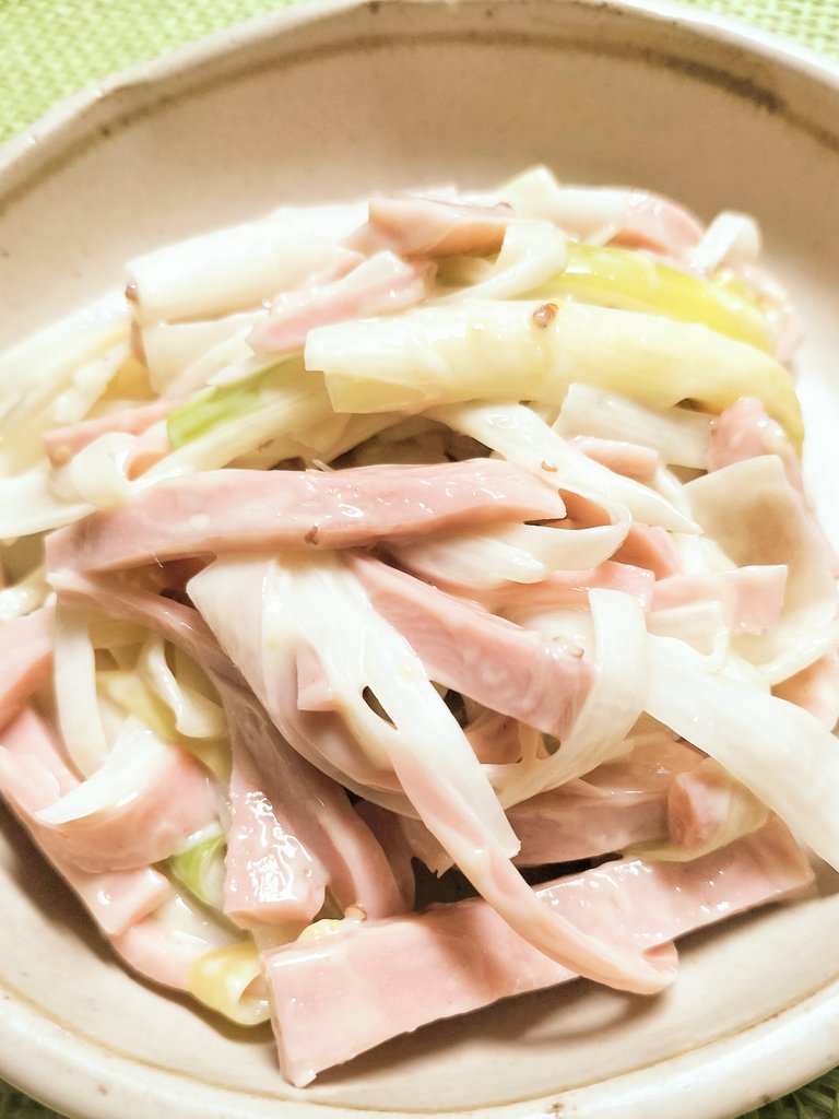 ✨長ネギのレンチンおかず✨
長ネギと魚肉ソーセージをレンチンしてマヨネーズと粒マスタードで和えれば完成!

マヨネーズ苦手な方はポン酢と辛子で和えても美味しいんです✧◝(⁰▿⁰)◜✧ 