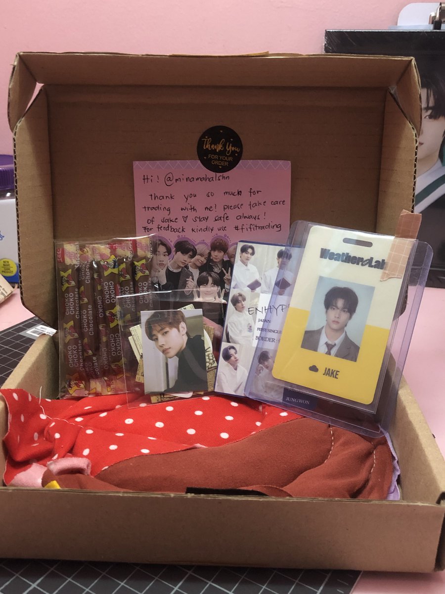 minamahalshn's tweet photo. — @ENNNNFIFI / #fifitrading 

waaaaaaa thank you po for the smooth transaction 😭💕 umuwi si jake ng safe<333 thank u rin po sa freebies 😭 https://t.co/rwXHX89f5N
