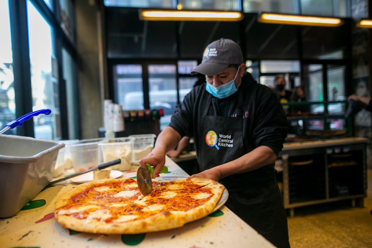WCKitchen's tweet image. 20 pizzas in under 20 minutes! 🍕 WCK partner Upside Pizza prepared lunch for staff administering Covid vaccines in Times Square. The staff is busy keeping NY safe &amp;amp; doesn’t always have time to grab a meal—so we’re is making sure to provide some much-needed fuel! #ChefsForAmerica
