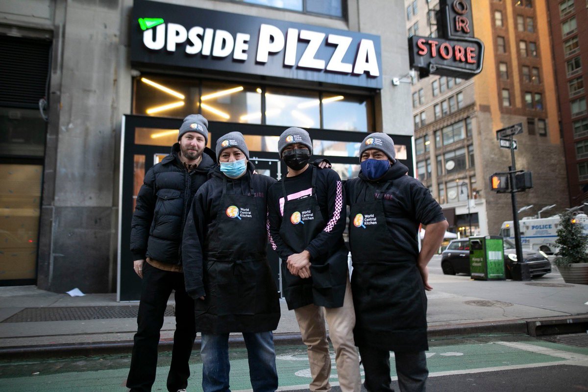 WCKitchen's tweet image. 20 pizzas in under 20 minutes! 🍕 WCK partner Upside Pizza prepared lunch for staff administering Covid vaccines in Times Square. The staff is busy keeping NY safe &amp;amp; doesn’t always have time to grab a meal—so we’re is making sure to provide some much-needed fuel! #ChefsForAmerica
