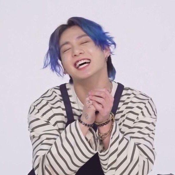 ZZerrato's tweet photo. @dooly_king @BTS_twt I vote #Butter as the #BestMusicVideo at the 2022 #iHeartAwards! @BTS_twt https://t.co/tEo5LDuW7t