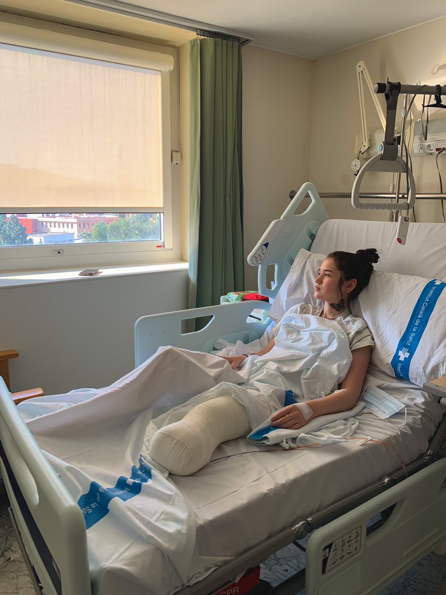 Flor0fParchita's tweet photo. Menos de un año de mi amputación y sigo pensando que fue la mejor decisión de mi vida. Si el Cáncer quiere guerrear, pues guerreemos porque la vida no se suelta tan fácilmente🦾♥️ https://t.co/aNoAjQUa7o