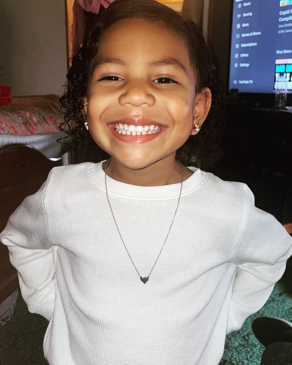 rubydaone1's tweet photo. thank you god for my beautiful little girl! the boss is 4! 💜 https://t.co/UDL2NM7LnW