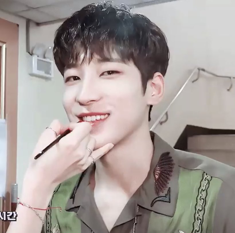 wonwoofiles's tweet image. oh to be jeon wonwoo’s makeup artist