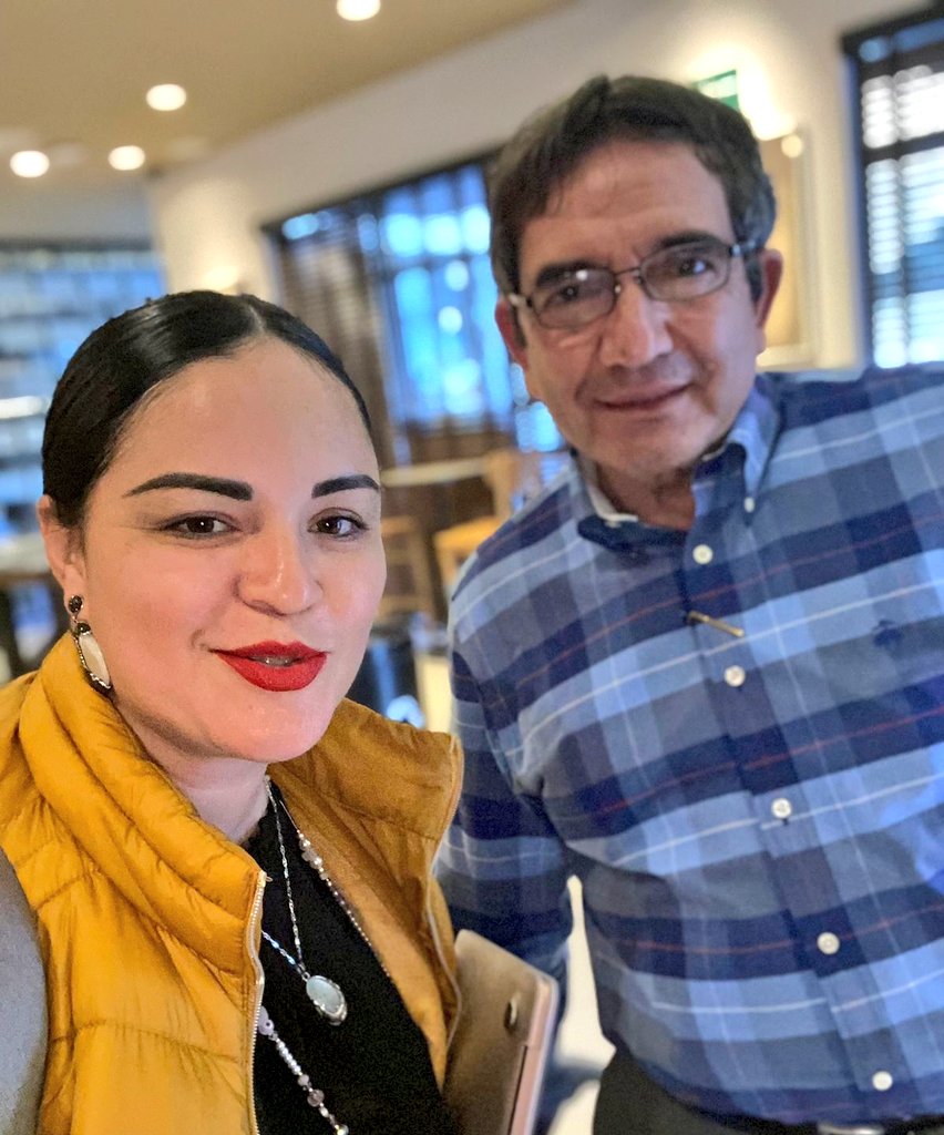 Aglaeemontoya's tweet photo. #FelizJueves fue un gusto saludar a @melesiocuen Secretario en @saludsinaloagob, un hombre de trabajo y resultados; preocupado por atender a los grupos más vulnerables del Estado. Sé que están poniendo toda su capacidad para brindar una atención de calidad en el sector salud. https://t.co/d18MeiOHT6