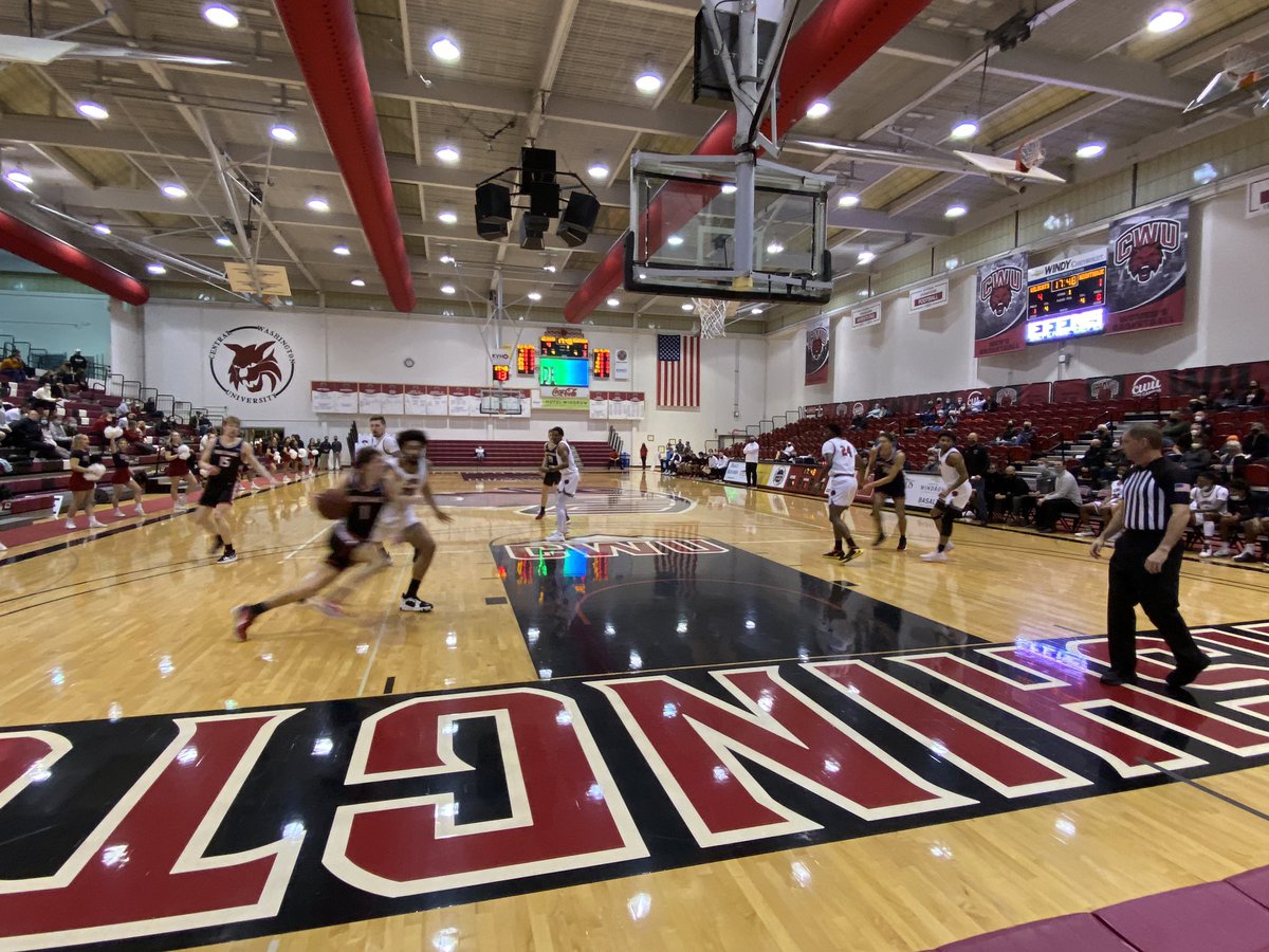 cwuwildcat_aa's tweet photo. Fun game tonight @CWU_MBB. Way to go ‘Cats! https://t.co/bhjc6pNOMO