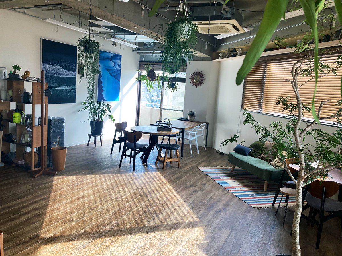 studio_pixie's tweet photo. studio pixie! 学芸大学を新たにオープンしました！
60㎡以上の広い3面彩光のワンルームで自然光がたっぷり入ります！☀️
家具やインテリアのレイアウトによってお部屋風、オフィス風、カフェ風などさまざまなシチュエーションにご利用いただけます✨
https://t.co/S2Y9yNNjfQ https://t.co/K9V1lpYUEB
