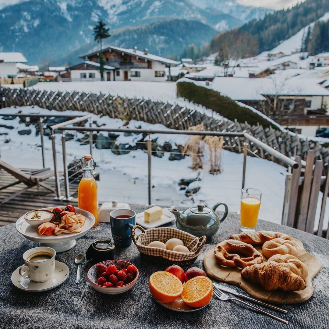 Доброе утро!
Buongiorno!
Bonjour!