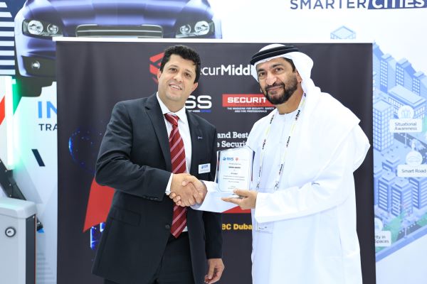 smemag's tweet image. Al-Saher International was one of the recipients of the first ever SecurMiddleEast Awards for Excellence in Technology (SMARt Award), presented at @IntersecExpo 

Find out why they were honoured at the ceremony: ow.ly/b6zn50HLBA1

#Security #SMARtAwards @Isscctv @BCDVideo