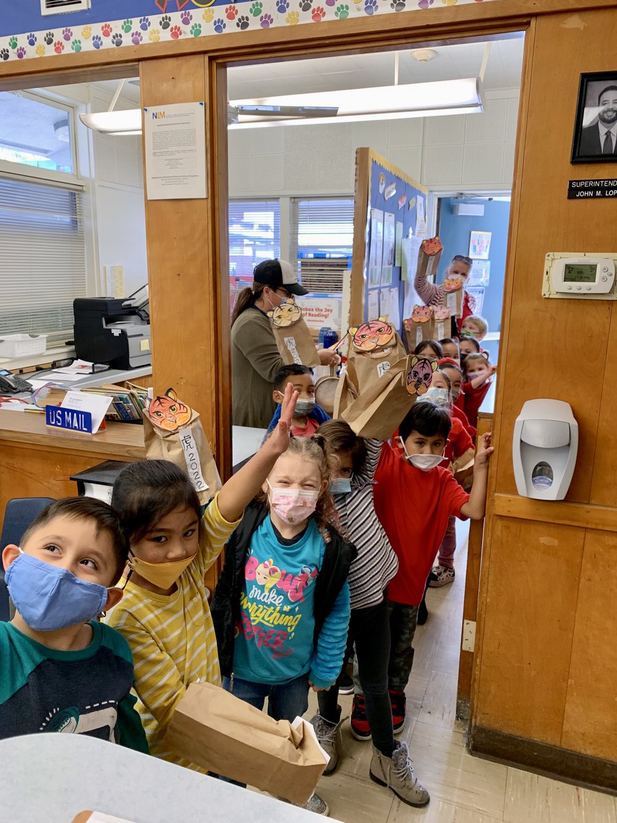 LaPlumaPanthers's tweet photo. Book give aways for monthly reading and our TKers wishing us a Happy Chinese New Year! #tkfun #readingispower #thankyoupta #wearelapluma🐾 https://t.co/RA3rFSRXRj