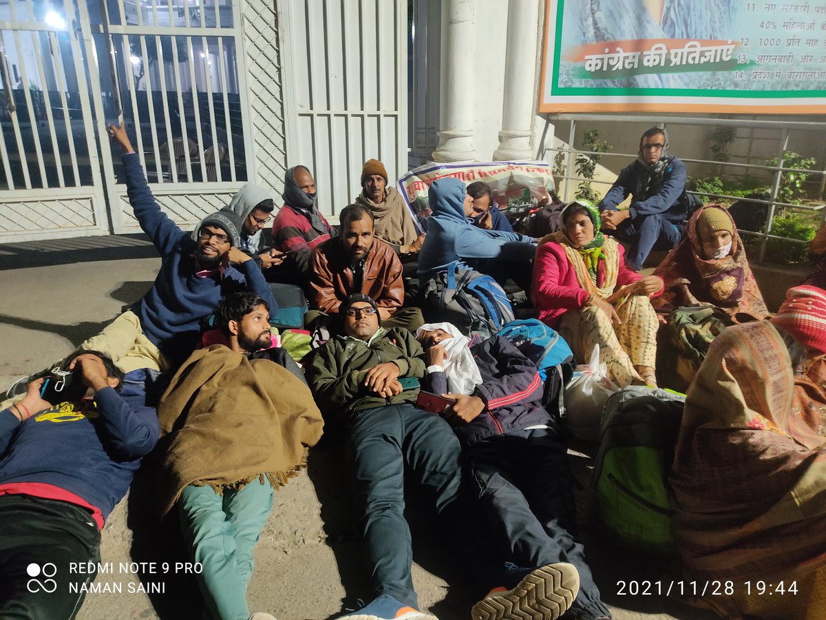 VisheshShikshak's tweet image. उपेन भाई आपने भी हमसे वादा किया था कि विशेष शिक्षको की 3000 से एक भी कम सीट स्वीकार नही करेंगे

खेर आपको दोष नही दे रहे , सरकार ही ज़िद्दी थी 

मगर आपसे निवेदन है अब हमारी #विशेष_शिक्षक_5000_पद_रीट_2021 की मांग पुरजोर तरीके से विधानसभा घेराव के समय उठाओ 🙏