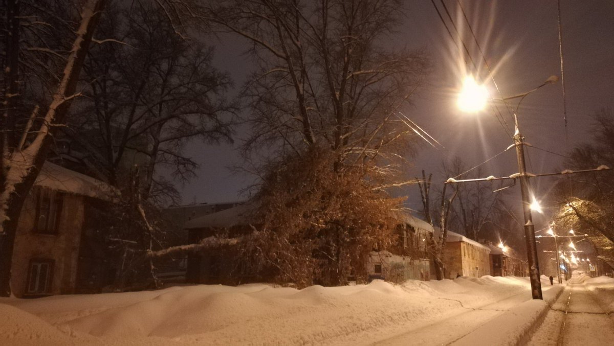Kir_UM14's tweet photo. @uk_new_samara  Советская, 98. Дерево упало на тротуар. Прошу принять меры. @Rudakov_i_a @gkh_kir63 https://t.co/SUItN3Oj4t