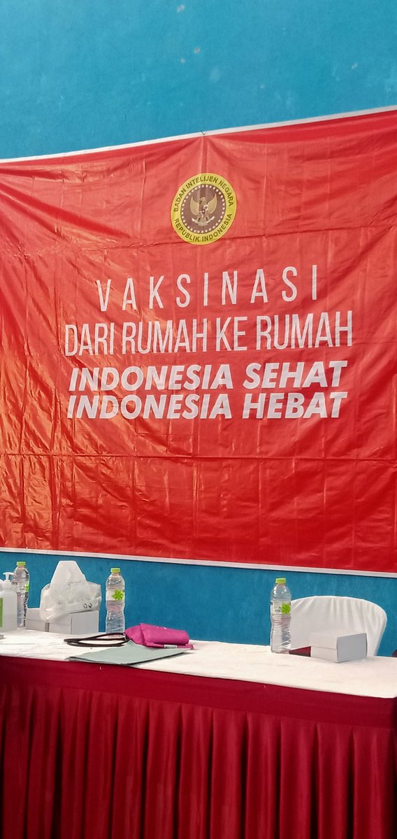 SalimYanny's tweet photo. Vaksin bareng @binofficial_ri biar gak hanya imun yg kuat, tapi hati dan mental juga kuat https://t.co/PqYtVlrChk