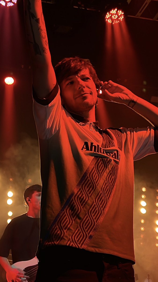 |Pictures| 

Louis tonight at #LTWTHouston!