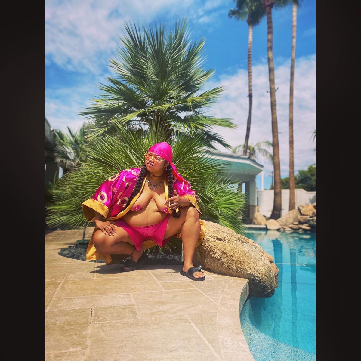 Not me literally being tha nigga yo baby mama told u not to worry about on Episode 3 “Cam Shows &amp; Chaos” of @hothaustv on @outtv This is a heavy episode, full of big emotions and my trans ass truth...Be sure to tune in!  #trans #enby #fatpussydad #nonbianary#jujuminxxx #jujuland