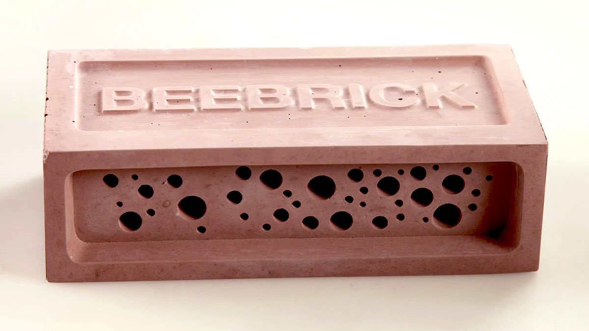 socialcanvas_au's tweet photo. While we wait for a native #beebrick manufacturer in Australia -(acknowledging @GreenandBlueUK design IP) here’s to the awesome home-made #beehotel
@BrickworksBP @SaveTheBeesBSC https://t.co/sl2xFP1Dm0