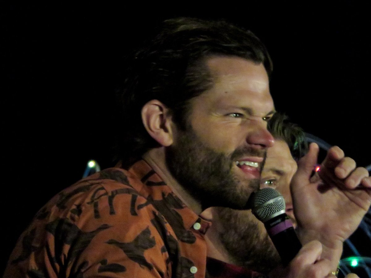 AmyisDeanWs4eva's tweet photo. Going through my #SPNNashcon photos on @Lightroom and actually happy some of these turned out #jensenackles #jaredpadalecki https://t.co/hv5fwfOfnn