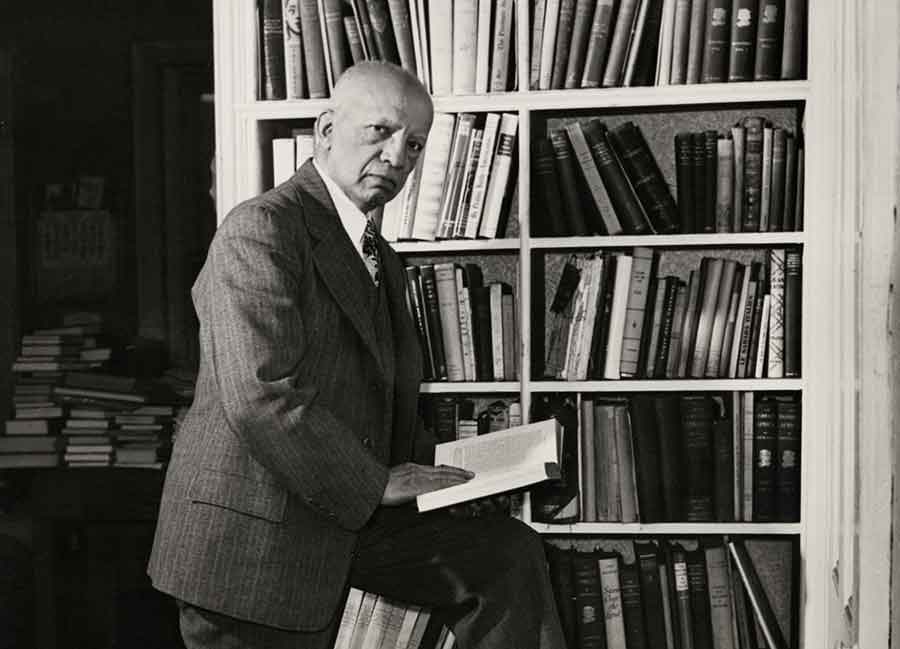 LeftSentThis's tweet photo. “The ‘educated Negroes’ have the attitude of contempt toward their own people because in their own as well as in their mixed schools Negroes are taught to admire the Hebrew, the Greek, the Latin and the Teuton and to despise the African.”–Carter G. Woodson https://t.co/yyVwpBjhR3