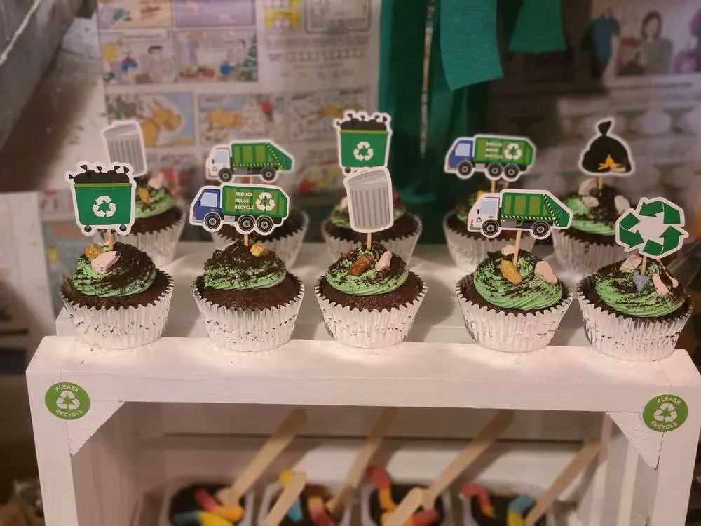catchmyparty's tweet photo. Take a look at this cool garbage-themed birthday party! The cupcakes are so cool! https://t.co/B0Zayb2fZB #catchmyparty #partyideas #garbage #garbageparty #trash #trashtruck #trashparty #boybirthday party https://t.co/MCGNPQrVWD