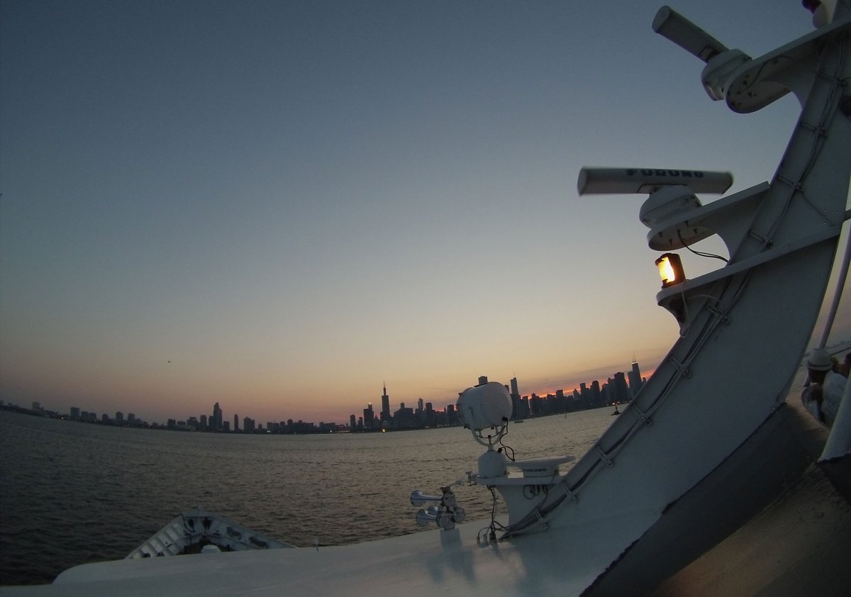 See Chicago’s Sunset From a Cruise bit.ly/3J3mqKy