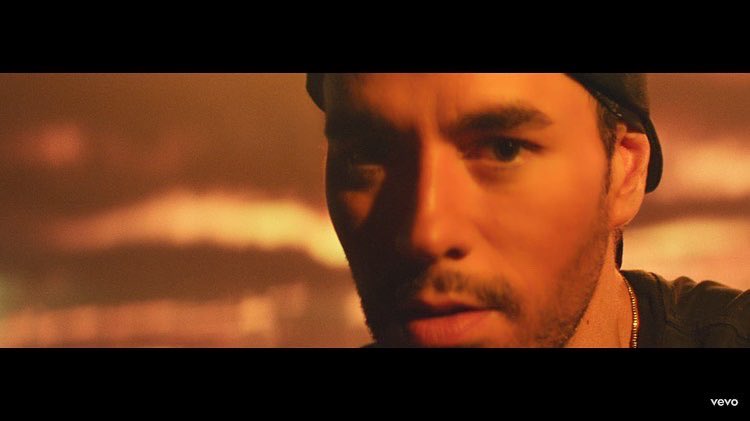 Enrique_Daily's tweet photo. The official music video for #TeFuiste  by @EnriqueIglesias is out now: https://t.co/Z6Ng8Igxnw https://t.co/bhl85kwz94
