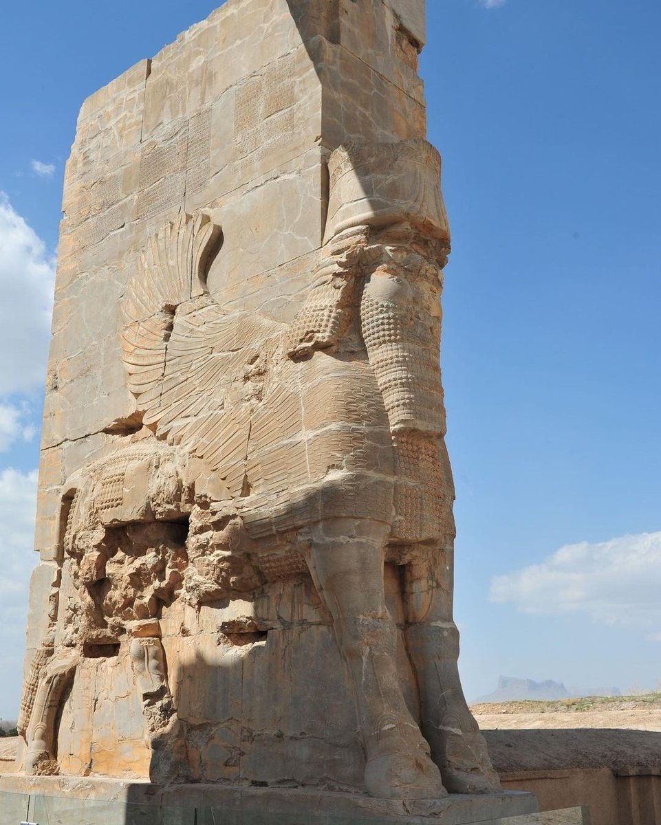 MajdShariati's tweet photo. Bonjour à tous les amis!
Je vous ai apporté une vue fantastique, qui explique une partie de l'histoire de l'Iran en 490 av.
#Iran. #Persépolis. #Portedesnations à la entrée de la ville et doit son nom aux nombreux.
📷@philippesalle https://t.co/MLE4dNvHHe
