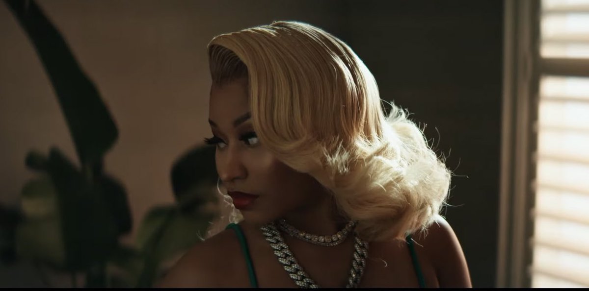 PopBase's tweet photo. Nicki Minaj in the #DoWeHaveAProblem music video. https://t.co/hudjKsKrwE