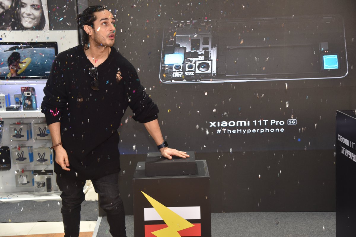 RelianceDigital's tweet photo. #TheHyperPhone is here and it is PRO in all sense! Here is a glimpse into the Xiaomi 11T Pro 5G launch at our Prabhadevi store in Mumbai with Priyank Sharma. https://t.co/hZ8ODf7u10