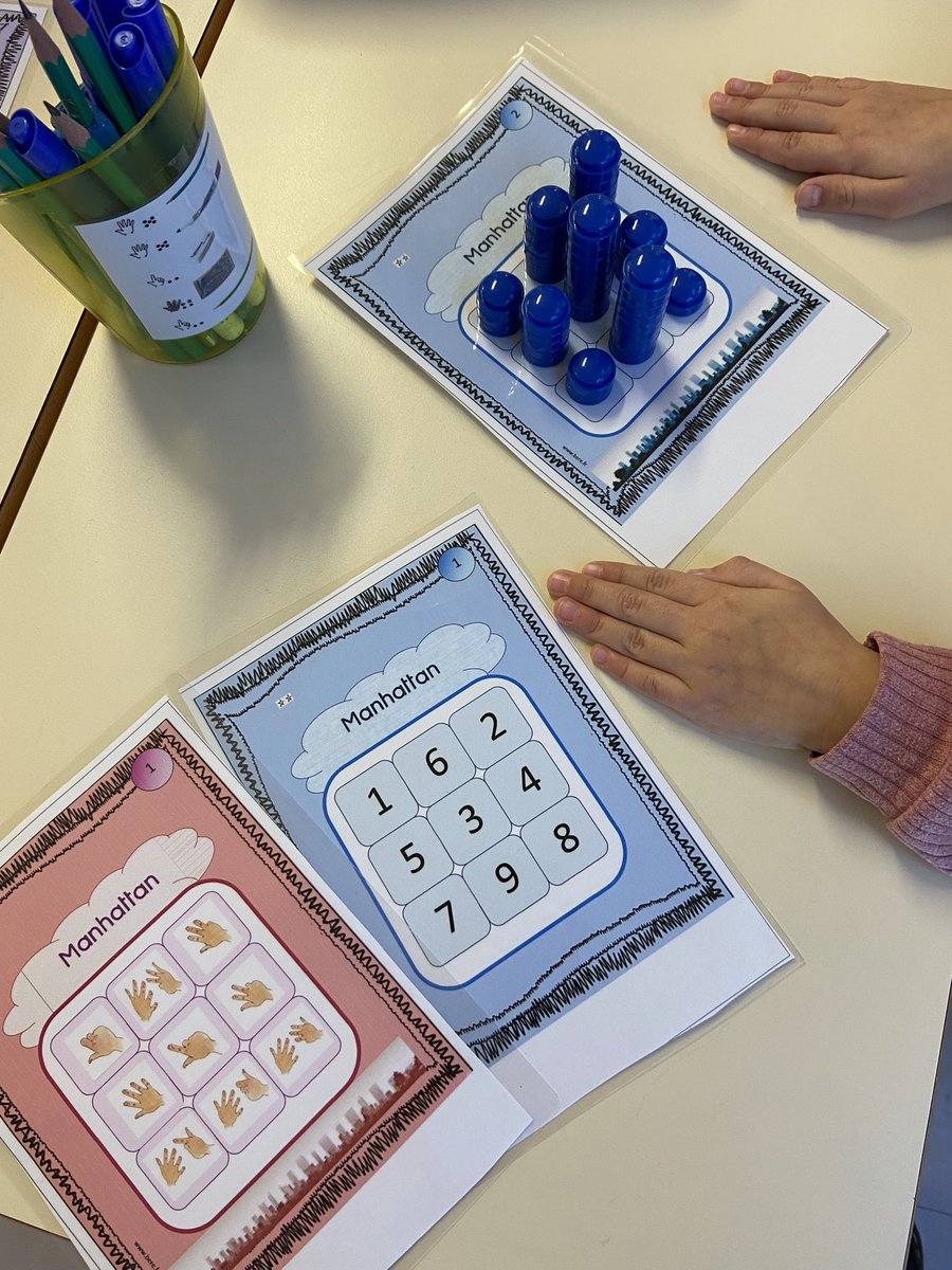 S_Bella74's tweet photo. Les élèves construisent des tours en utilisant diverses représentations des nombres @MHMternelle1 #cycle1 #mathematiques #numeration https://t.co/a4a2GRR9w1