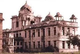 The Jaffna Library which was biggest in Asia was set ablaze and reduced the whole structure to ashes in 1981.  It had 99,000 volumes of books covering all aspects but nothing remained.

#BlackDay4Tamils
#Genocide_SriLanka
#srilankaindependenceday