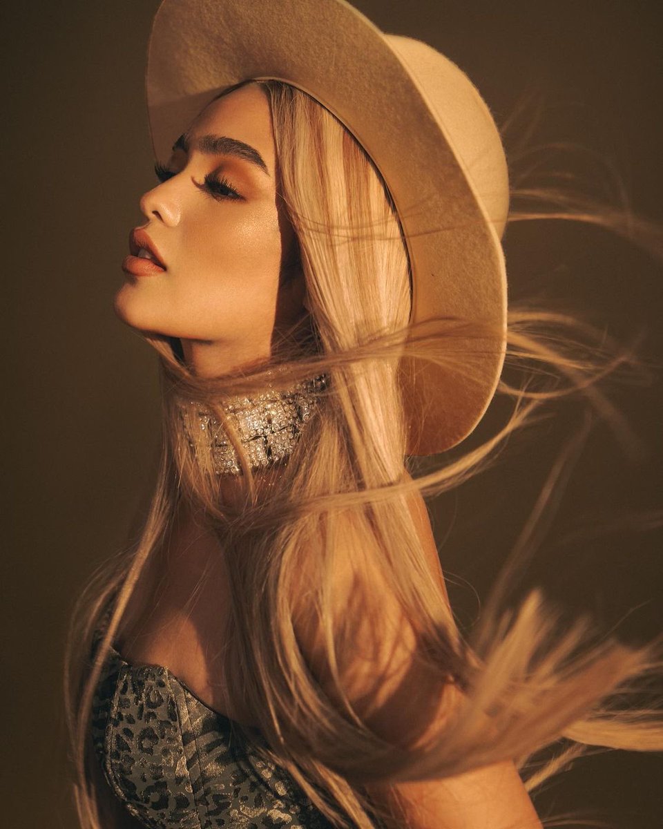 spiralalicee's tweet photo. Kinakaya nyo pa ba ang pasavogue?! 

#AndreaBrillantes https://t.co/HBSMqSrDZx