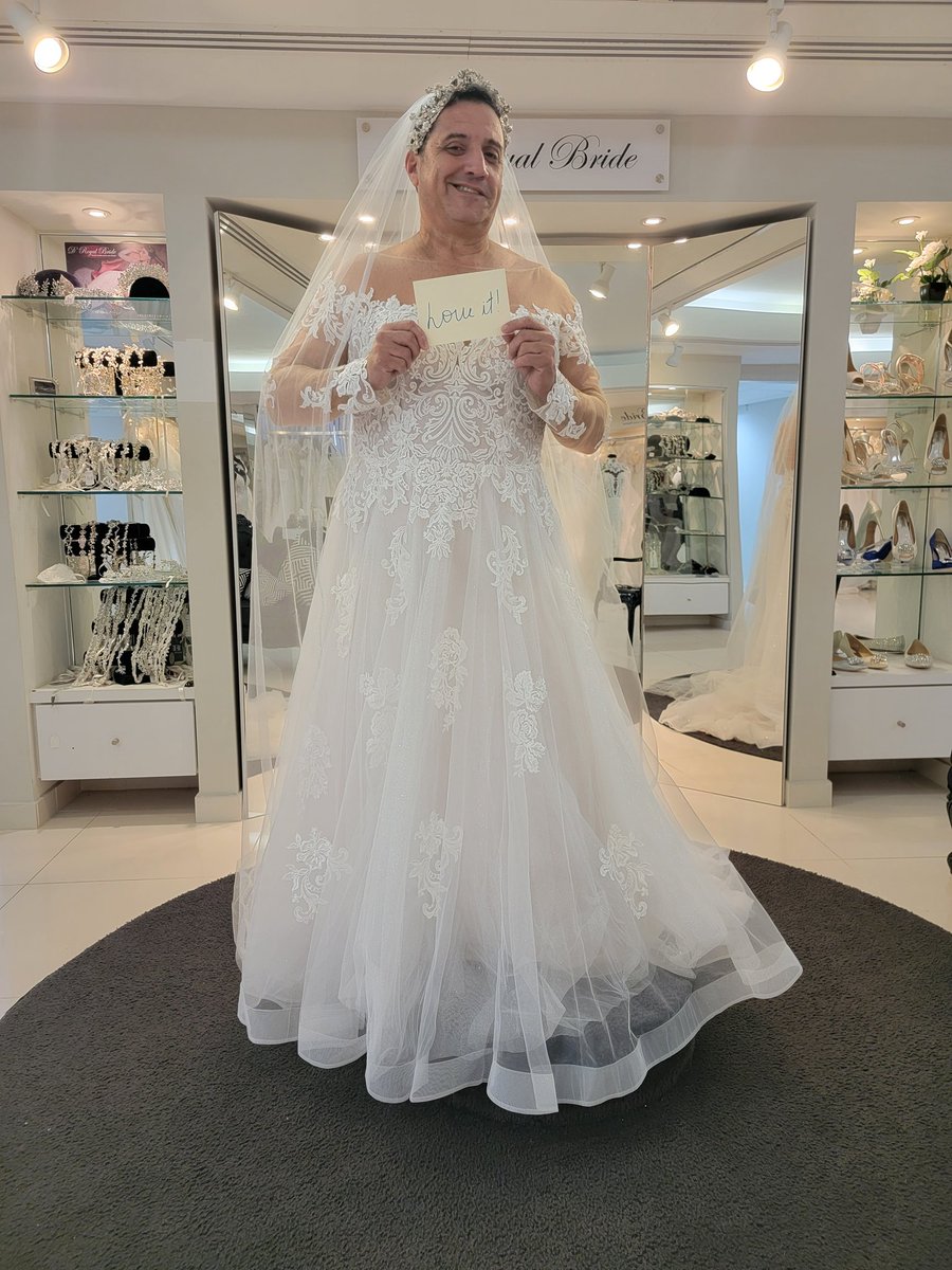 laxpr's tweet image. ¿@redshadowpr  así o más guapo? #LAXPR #elRelajoLaX #RenovacionDeVotos #SayYesToTheDress