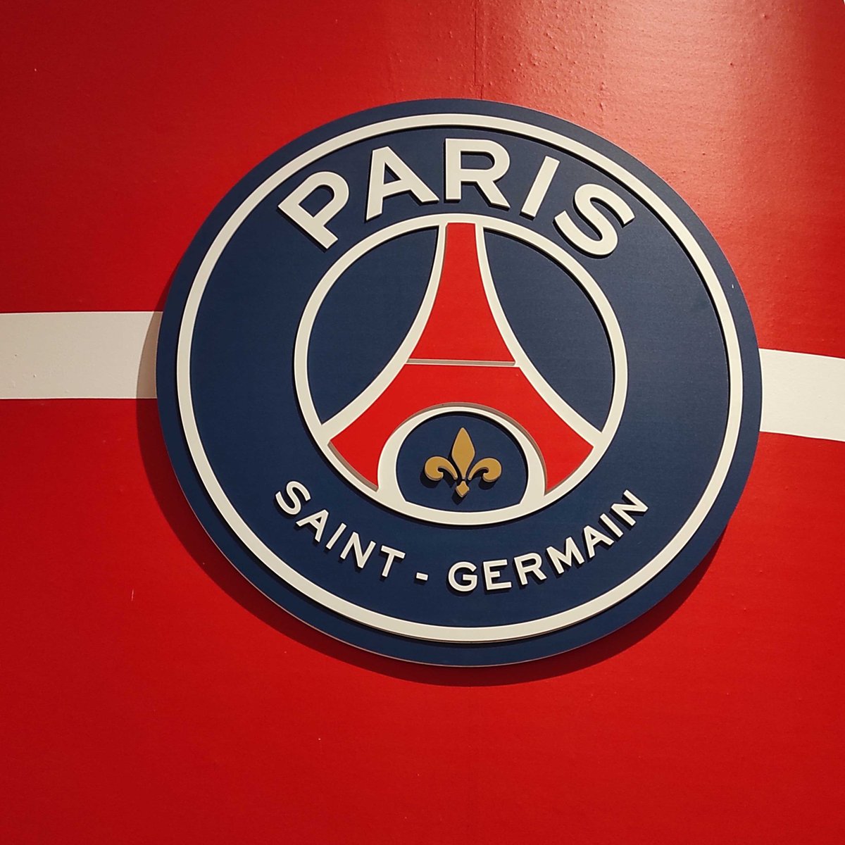 JobIRL's tweet photo. 📍 #Paris Top départ pour le @salonyourfuture ! Une 1ère pour Marie-Elise &amp; Constance de @JobIRL au @PSG_inside⚽un lieu unique! Elles vous attendent à l'espace ZEN, au programme :

👉 Test d'#orientation #RIASEC, one-to-one avec 1 coach, découverte du programme e-#mentorat💻 https://t.co/7eGi5yl2Lx