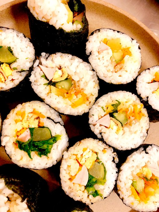 おちゅほ〜っ❤️‍🔥
1週間お疲れ様でございました・:*+.\(( °ω° ))/.:+

昨日の節分はね、いくのの大好きなコリアンフードのキンパ作ってもぐもぐしたよ(`・ω・')✨
余ったキンパを今日のお昼ご飯に一本持っていくつもりだったけど、
朝ご飯でいつのまにか食べちゃってた🤼‍♂️笑💗
足りなかったってこと?笑 