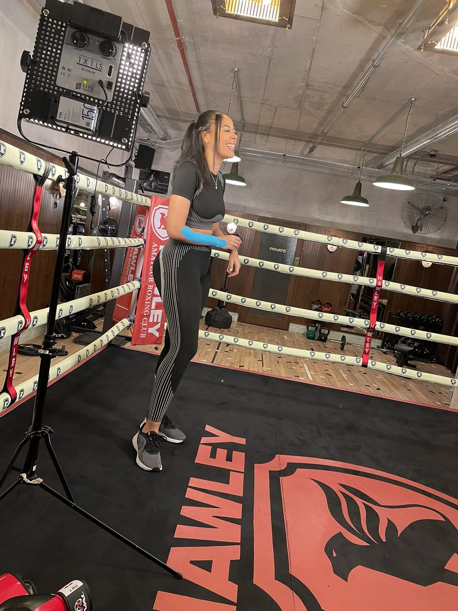 KaayKayy__'s tweet photo. couple days late… 2/2/2022 was national girls &amp; women in sports day ☺️🙌🏽

Last year I started training as an amateur boxer and fell in love with the sport &amp; now I’m a qualified boxing tutor! Can’t wait to inspire a new generation of girls and get them in the ring too!🥊💪🏽 https://t.co/ZjANljfB19
