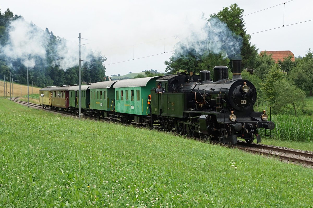 janick_klossner's tweet photo. Im Juli 2017 als bei Affoltern im Emmental das Bernisch Kantonalen Schwingfest war, hatten man die Besucher via Zügen der Genossenschaft Museumsbahn Emmental zum Festareal transportiert.
#Emmentalbahn #Emmental #Affoltern https://t.co/VVUs3iPcFt
