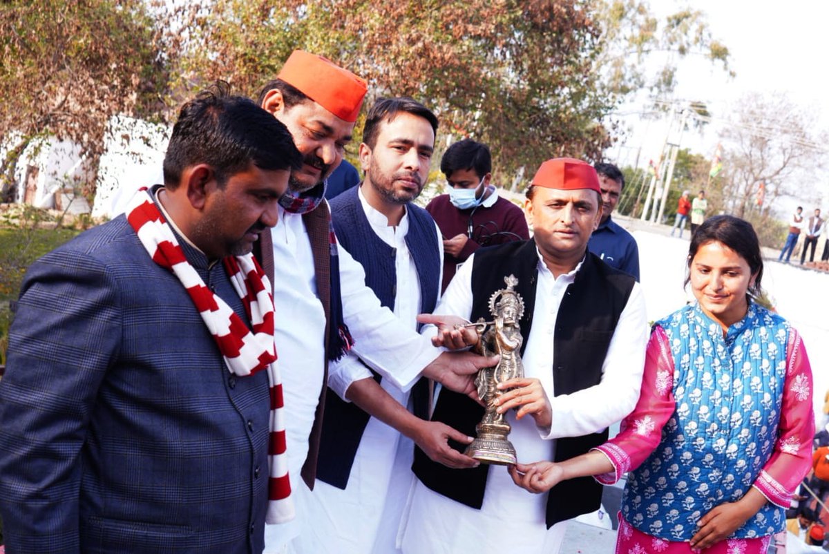 RLDparty's tweet photo. भाजपा ने किसानों को किया एक भी वादा पूरा नहीं किया।
अब दोनों किसानपुत्र किसानों के उत्थान के लिए काम करेंगे। https://t.co/Bk2tNEW22X