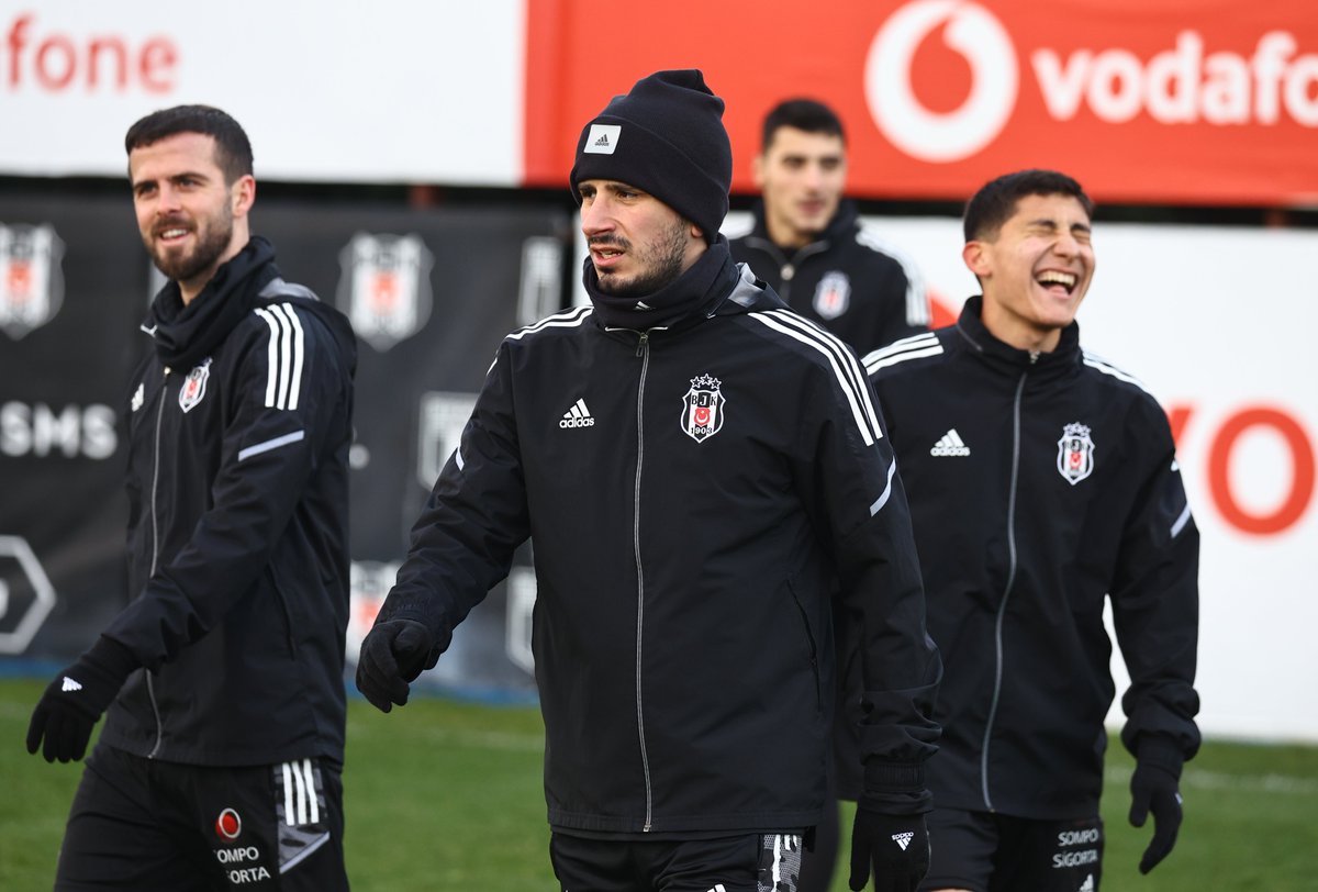 Beşiktaş JK on X: Gaziantep FK maçında beyaz forma ve siyah şort ile  sahadayız. 🦅 #BJKvGFK