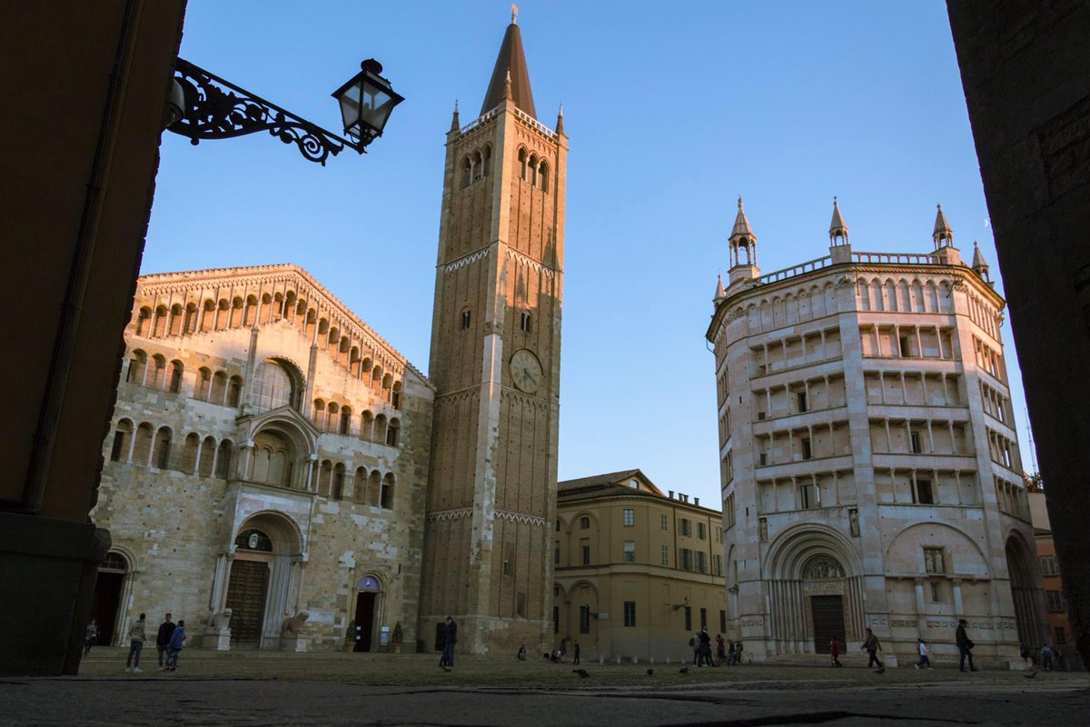 Kev_FOTO's tweet photo. Os traigo un espacio verdaderamente especial para mi, la plaza del Duomo di Parma, no muy conocida a nivel internacional, pero poseedora de un ambiente casi único que no es fácil de olvidar.
#parma #duomodiparma #EmiliaRomagna #comunediparma #corregio #battistero https://t.co/b1o2cnueEI