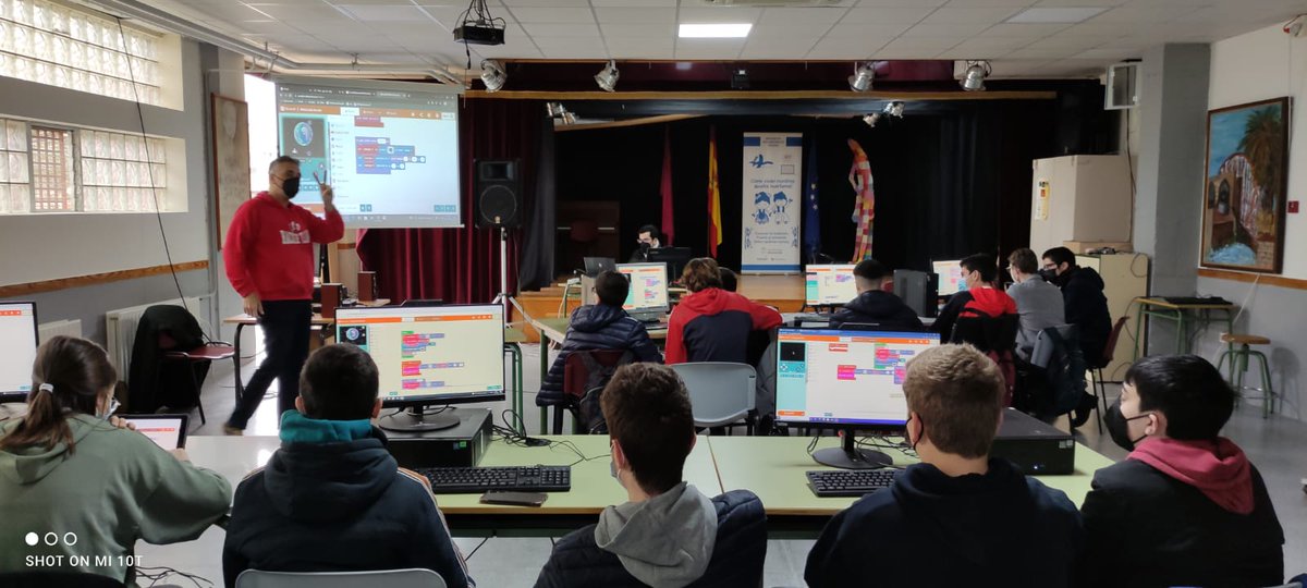 MMM_Academy's tweet image. 🧑‍💻👾🕹️Hemos disfrutado de unas sesiones de #SpeedCoding de programación de videojuegos en @IesAlcantara dentro de la programación de @GDGMurcia además de dar un viaje por la historia de los videojuegos. Muchas Gracias, nos lo hemos pasado genial. Nos vemos  pronto☺️