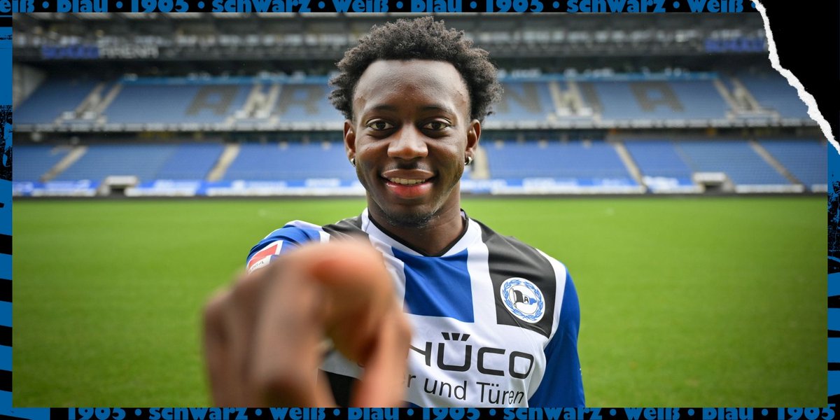 arminia_int's tweet photo. Hello to our new friends from the states! 🇺🇸👋
You want a @_georgebello jersey?
Here you can find our jerseys and of course we deliver to the USA:
https://t.co/VSXiyasI2I

Our shop is in German only, if you have any further questions you can order via mail: onlineshop@arminia.de https://t.co/7tHAl8e7sR