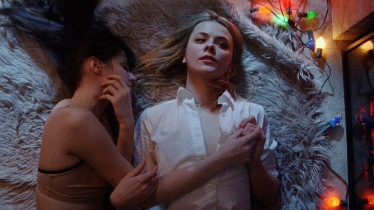 The Scary of Sixty First 
⭐️⭐️⭐️ ½
#DashaNekrasova’s grindhouse sexploitation is a hysterical,disturbing,blatantly tasteless Reddit version of Eyes Wide shut,the combination of bad acting,cringe dialogue,bonkers haywire absurdity&stylistic choices makes it an instant cult classic