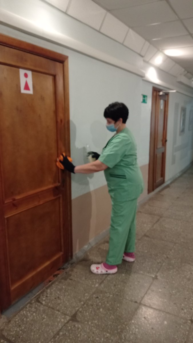 ktihotlt's tweet photo. В корпусах КТиХО проводится очередная генеральная уборка корпусов с применением дезинфицирующих средств. https://t.co/mqWEKBz5bq