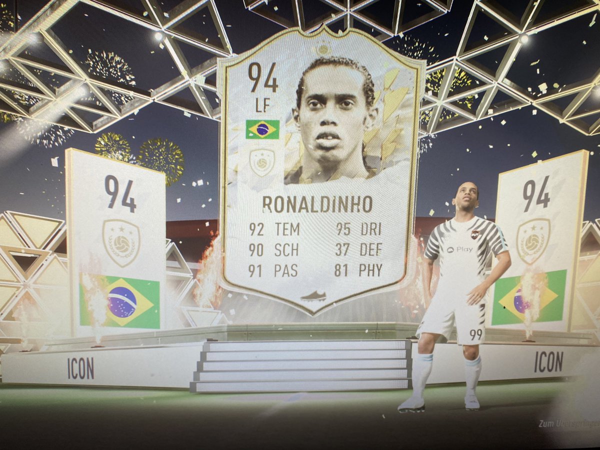 blackarrow889's tweet photo. 0€ zum toty ausgegeben heute Top Partien und mid/prime Icon pack gemacht kann man sich weniger beschweren 😂👌 https://t.co/MOJJ5veRkx