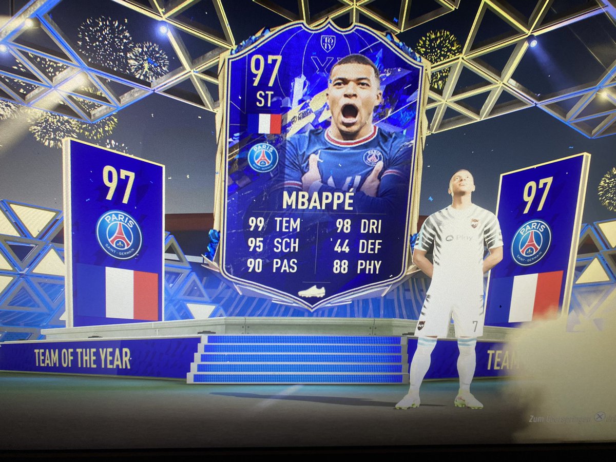 blackarrow889's tweet photo. 0€ zum toty ausgegeben heute Top Partien und mid/prime Icon pack gemacht kann man sich weniger beschweren 😂👌 https://t.co/MOJJ5veRkx